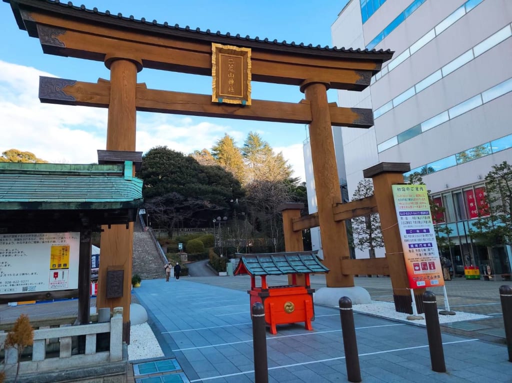 二荒山神社鳥居